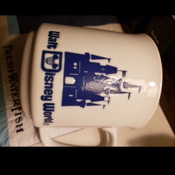 WALT DISNEY PARKS RETRO MUG - Picture 4 of 5